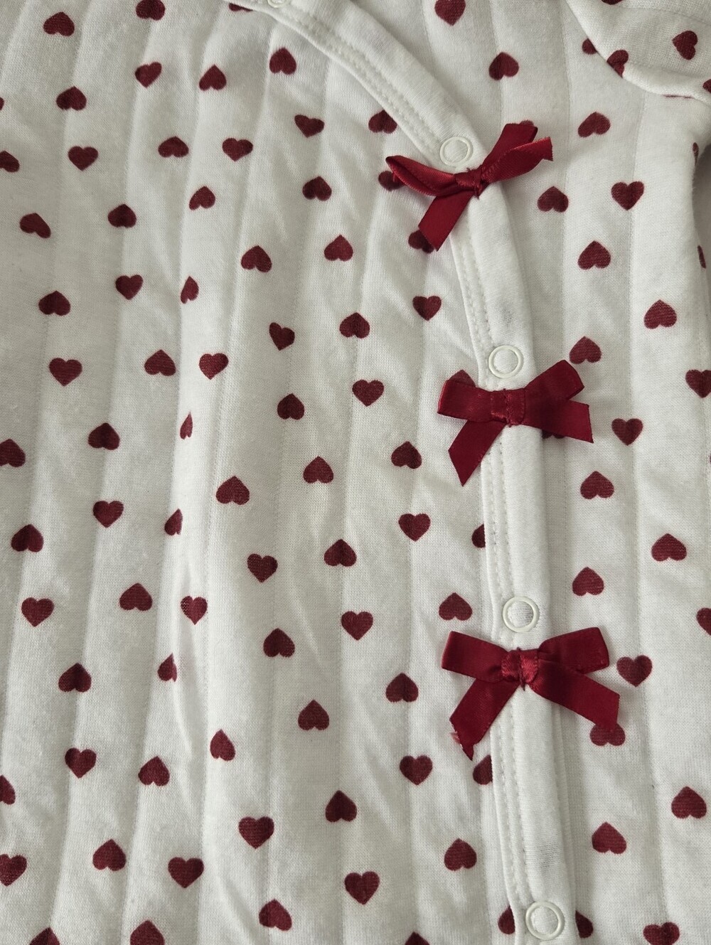 Nicole Miller New York Baby Girl Onsie with Red Heart Print and Bows 6-9 Months - Picture 3 of 4